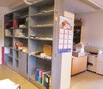 Toimistokalusteet, 2 pöytää, tuolit, hyllyt, kaapistot,