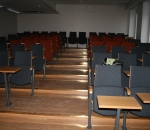 Auditorion tuolit ja pöydät, 69 kpl