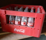 Orginal Coca-Cola juomapullo kori ja pullot