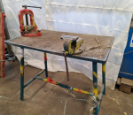 20. Työpöytä, ruustukki ja puristin, taittuvat jalat