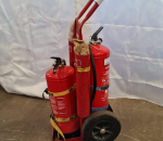 28. Palosammuttin, 2 kpl, kärry, turvakäsine, sammutuspeite