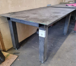 9. Työpöytä (metallia)
