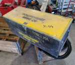 Y-44. Työkalupakki, hitsausmaskeja erä