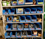 218 Hyllykkö siinä olevine tuotteineen