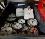 251  Erä painemittareita (uusia ja käytettyjä)