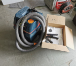 43. Pölynimuri Bosch GAS 25 ja pölypusseja.