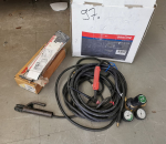 97. Kaasuletku, mittari, hitsauspuikkoja.