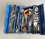 102. Työkalupakki, työkaluineen.