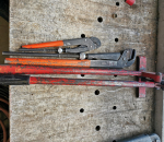 128. Putkitonket, 2 kpl ja putken taivutin.