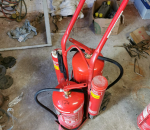 174. Palosammutin, 2 kpl, sammutuspeite, palohanskat ja tulityökärry.