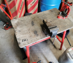 180. Taittopöytä, ruustukki ja puristin.