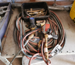 187. Kaasuhitsausletku, mittarit, poltin ja pillisarja.