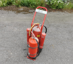 206. Palosammutin, 2 kpl, sammutuspeite, palohanskat ja tulityökärry.