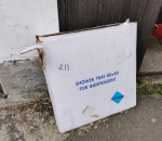 211. Suihkuallas, 80 x 80.