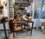 2. Metallinen työpöytä