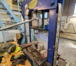 28. Hydrauliprässi, korjaamopuristin  IGA-Hydraulic 30 t