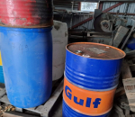 49. Erä tynnyreitä, 2 kpl muovisia, 2 kpl peltisiä