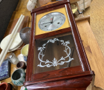 Seinäkello / kaappikello