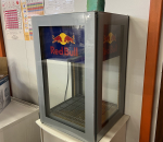 RedBull esitelykaappi, kunnostettava