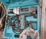 111. Makita iskuporakone