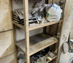 Metallihylly ja erä sekalaista tavara