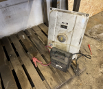 Polttoainesäiliö ja akkulaturi